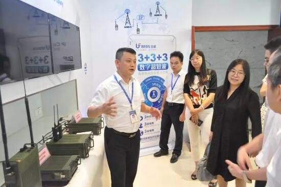 國(guó)家工信部無(wú)線電管理局、福建省工信廳等領(lǐng)導(dǎo)一行蒞臨北峰通信參觀指導(dǎo)