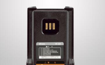 如何給對(duì)講機(jī)充電？